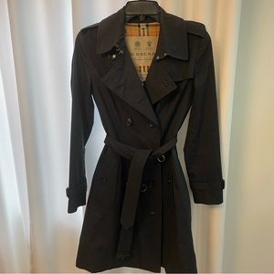 Burberry Trench size 4